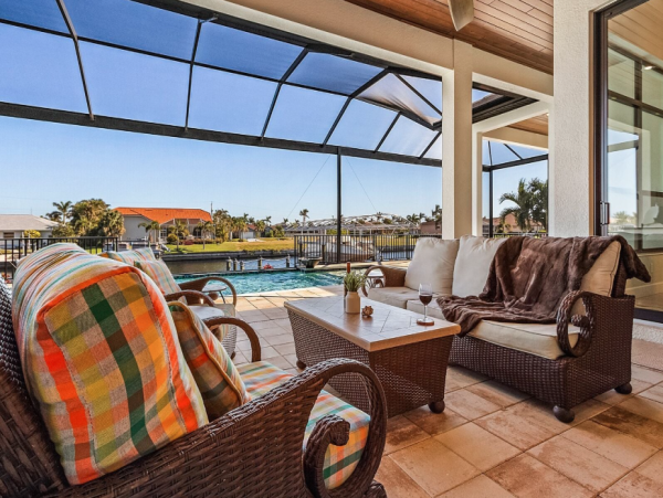 Luxurious Waterfront Retreat - 4 Bedroom Vacation Rental in Cape Coral